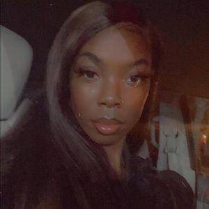 Meet your Posher, Kiona